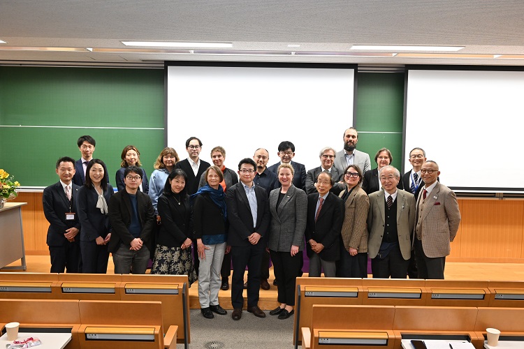 DU-UT_Symposium_group photo.jpg (112318)